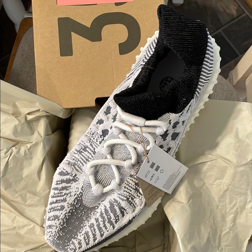 Yeezy 350 B2 Cmpct. adidas Black and White Knit Sneakers